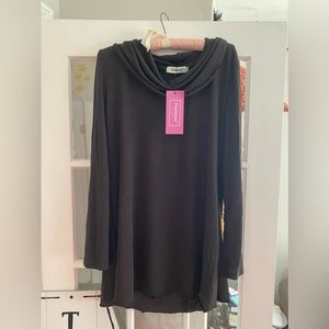 2 xl chocolate brown. Tunic length. Nice neckline. Very flattering.